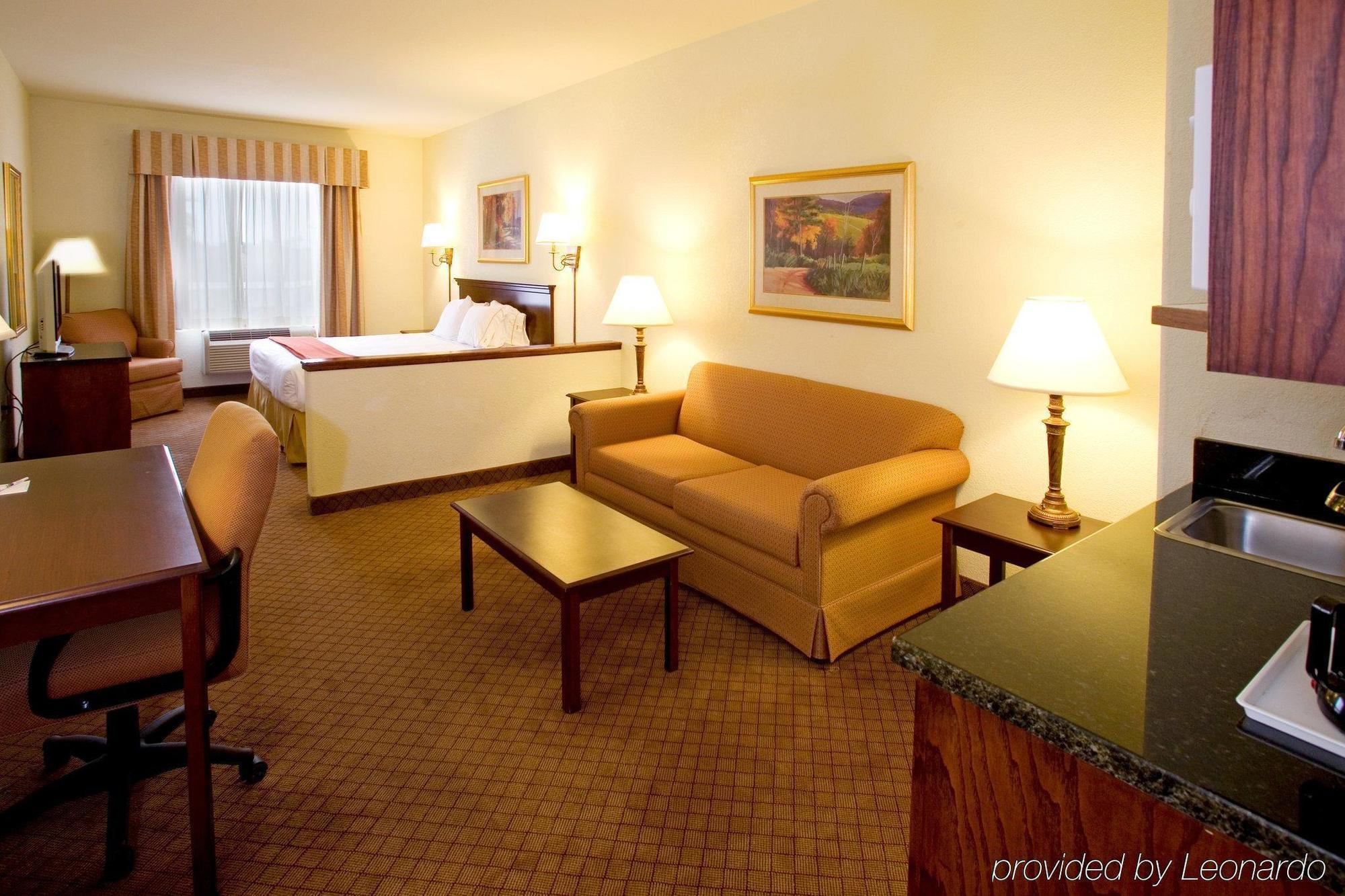 Holiday Inn Express Hotel And Suites Weslaco By Ihg Habitación foto