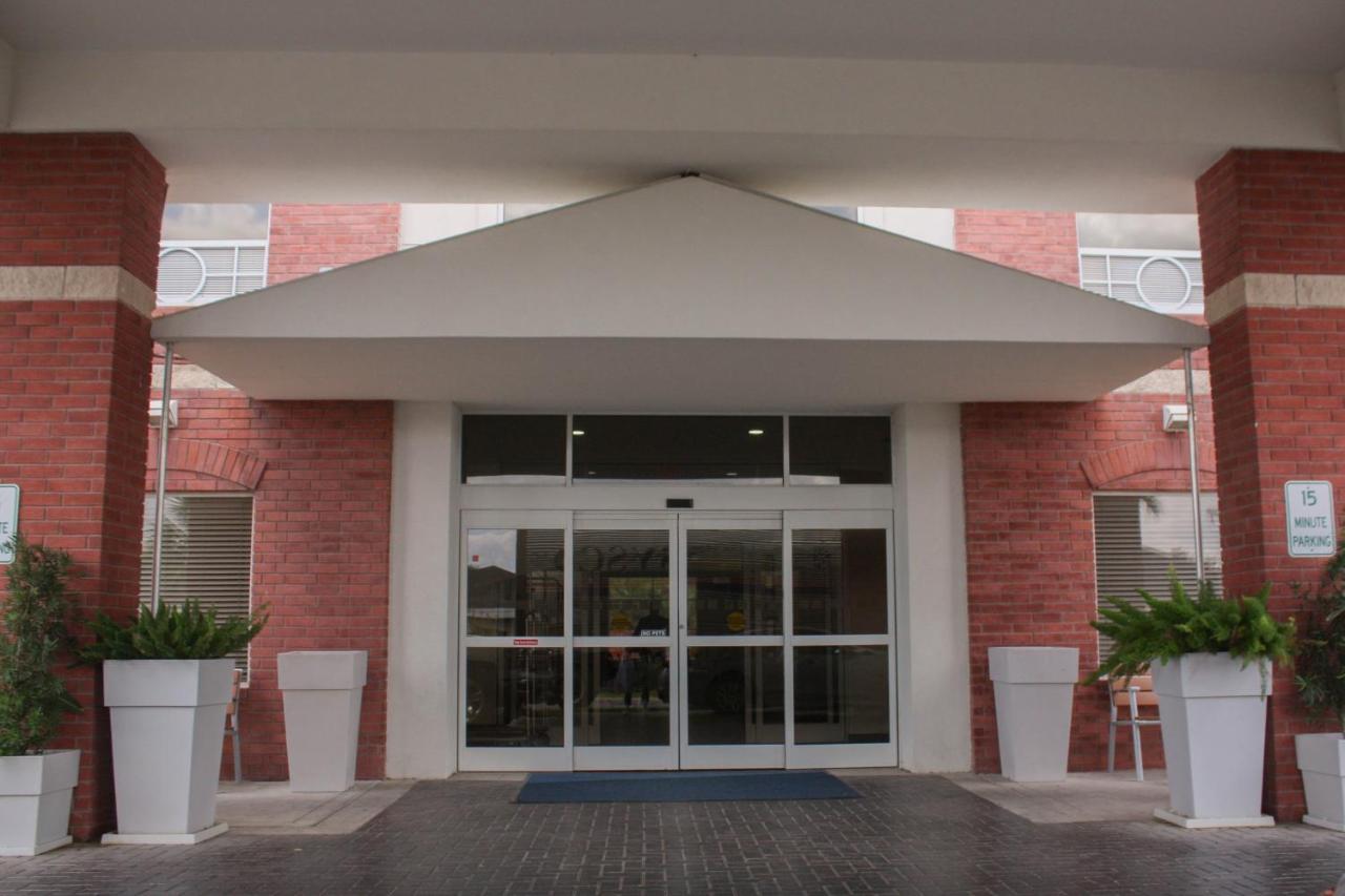 Holiday Inn Express Hotel And Suites Weslaco, An Ihg Hotel Exterior foto